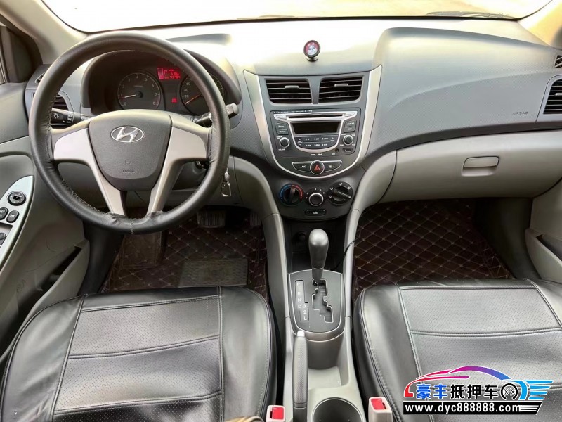 18年现代瑞纳轿车抵押车出售