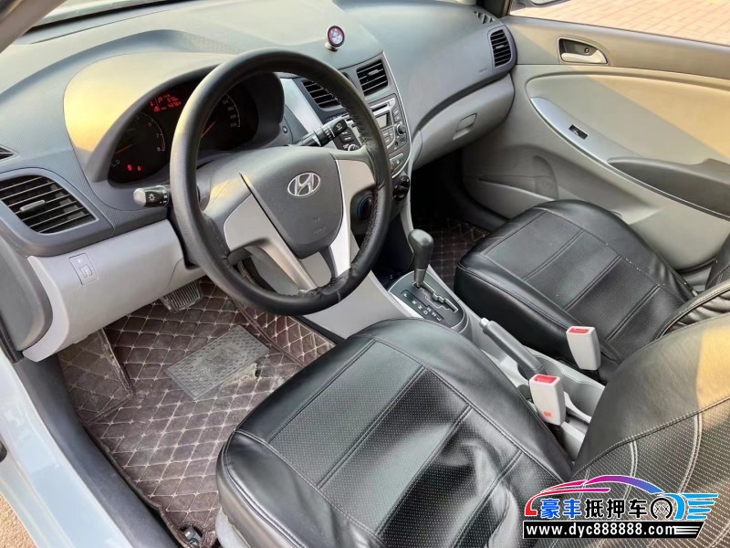 18年现代瑞纳轿车抵押车出售