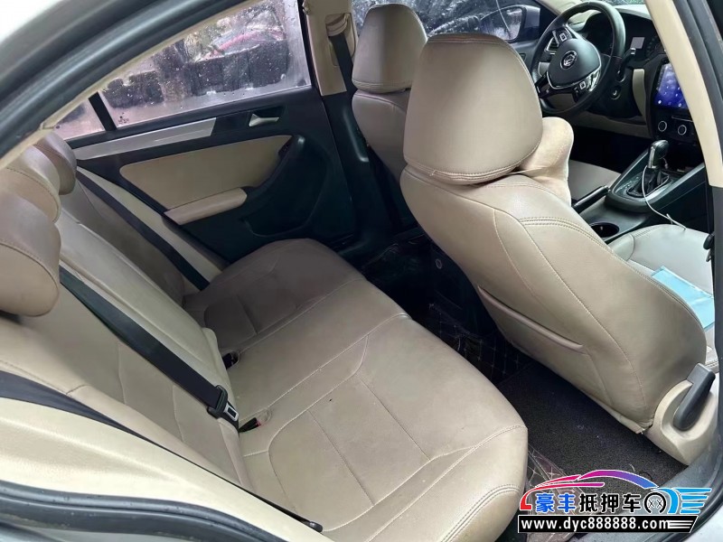 13年大众速腾轿车抵押车出售