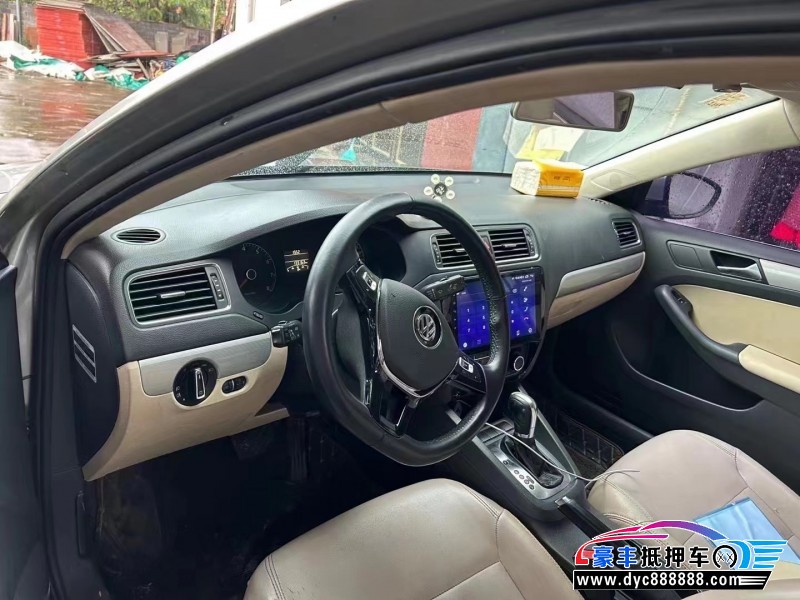 13年大众速腾轿车抵押车出售