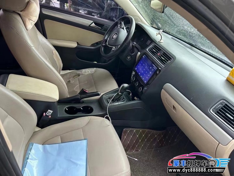 13年大众速腾轿车抵押车出售