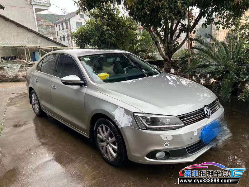 13年大众速腾轿车抵押车出售