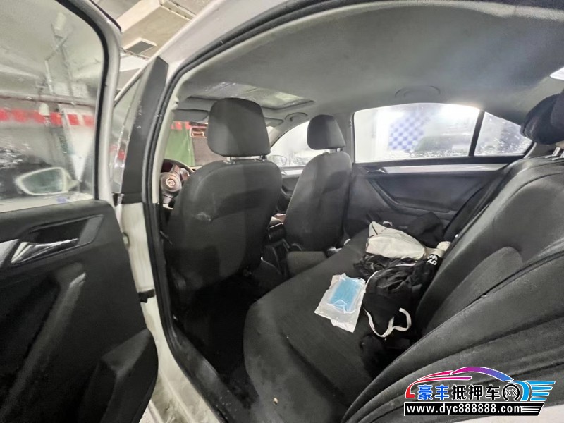 14年大众捷达轿车抵押车出售