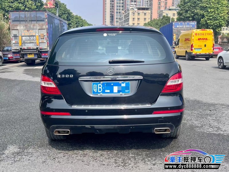 13年奔驰R级轿车抵押车出售