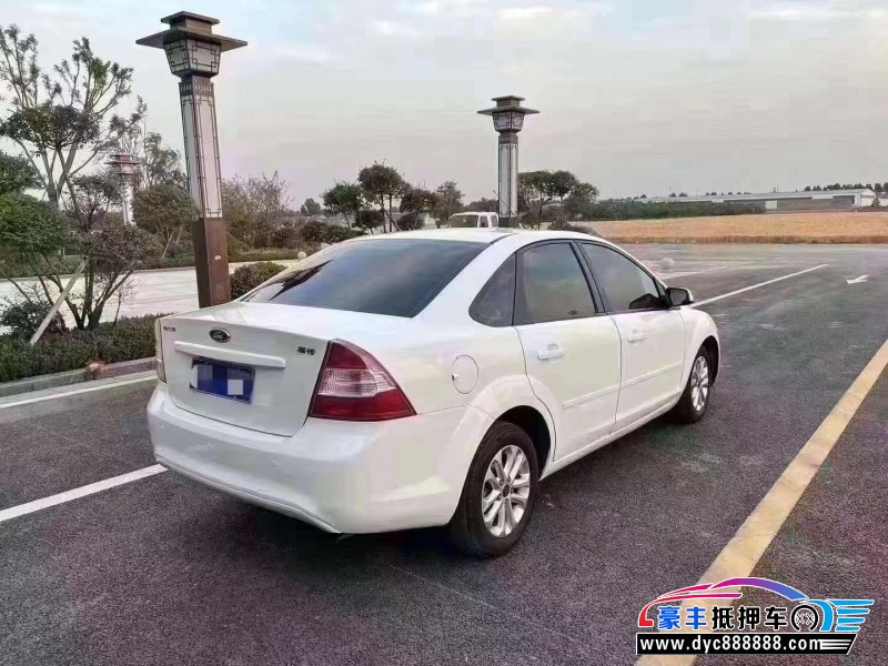 12年福特福克斯轿车抵押车出售