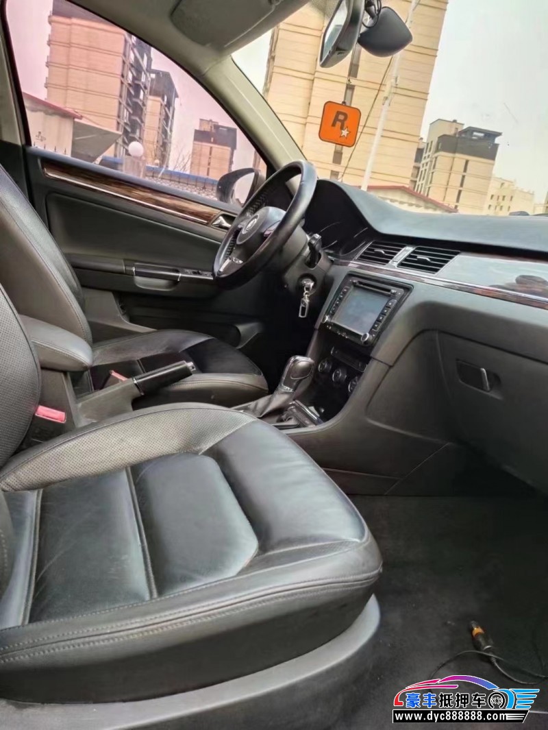 13年大众宝来轿车抵押车出售