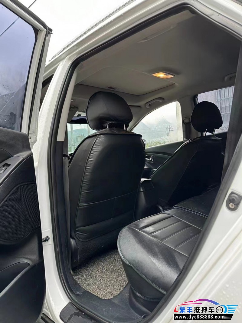 14年现代ix35轿车抵押车出售