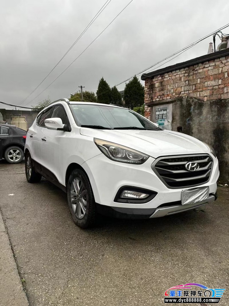 14年现代ix35轿车抵押车出售