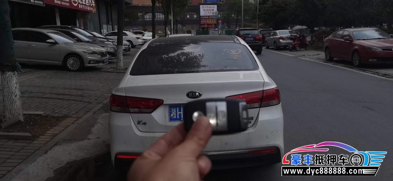 18年起亚K4轿车抵押车出售