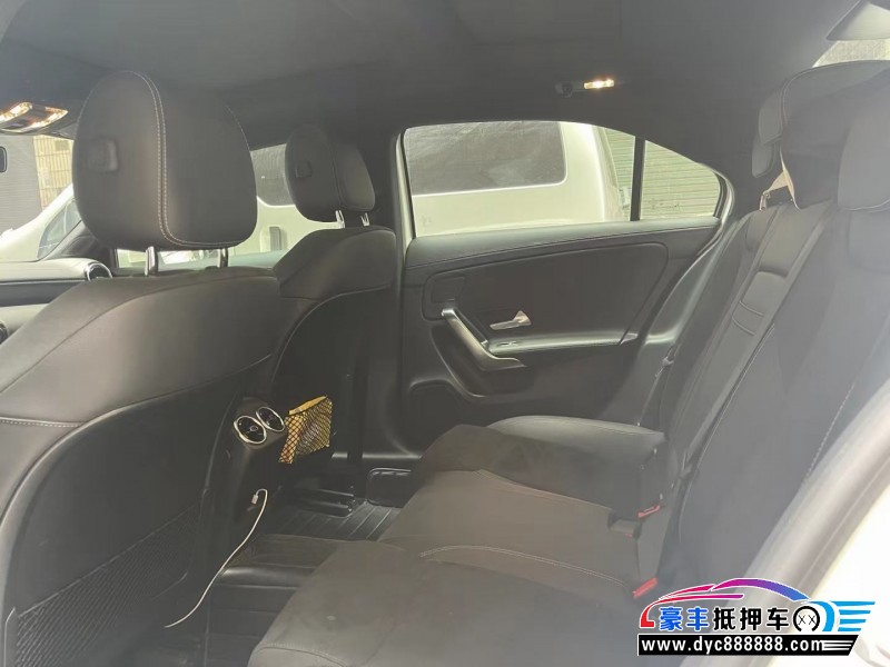 20年奔驰A轿车抵押车出售