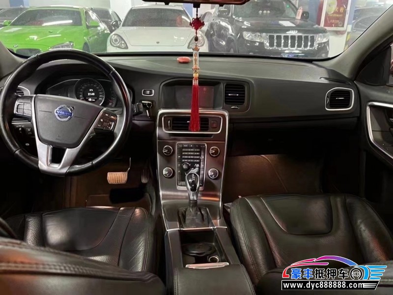 14年沃尔沃V60轿车抵押车出售