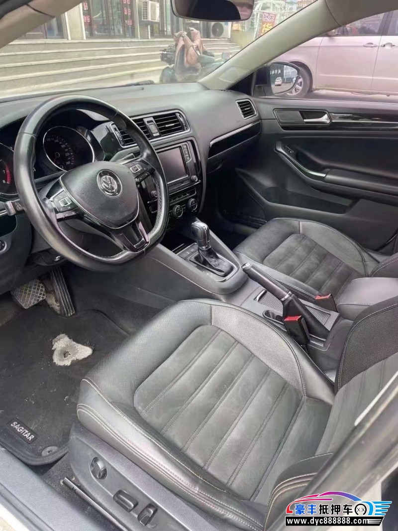 17年大众速腾轿车抵押车出售