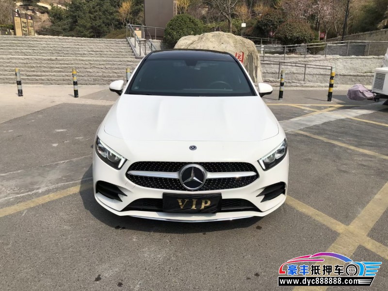 19年奔驰A轿车抵押车出售