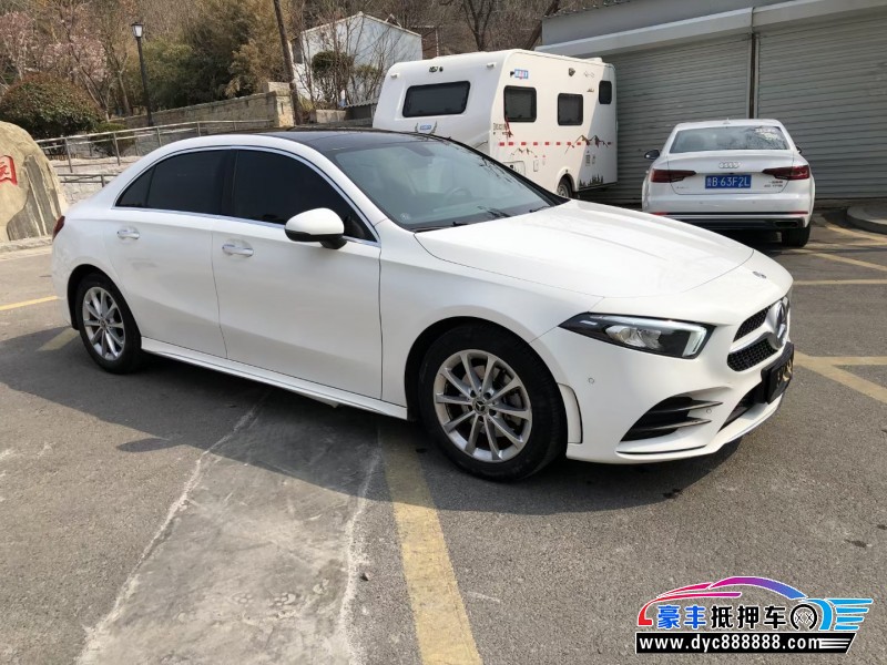 19年奔驰A轿车抵押车出售