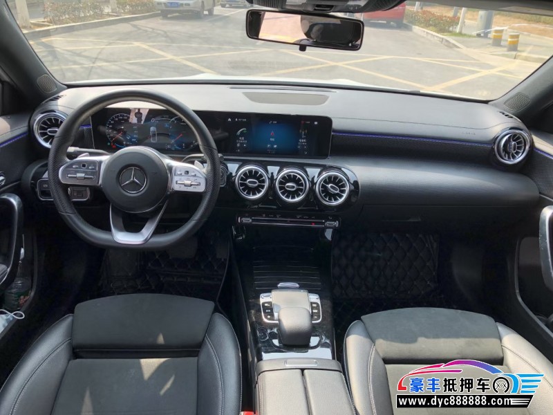 19年奔驰A轿车抵押车出售