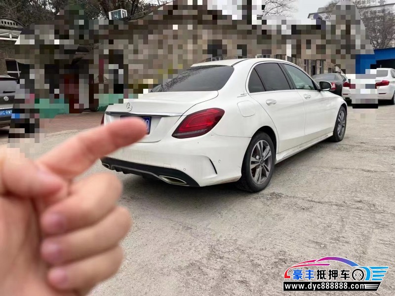 19年奔驰C级轿车抵押车出售