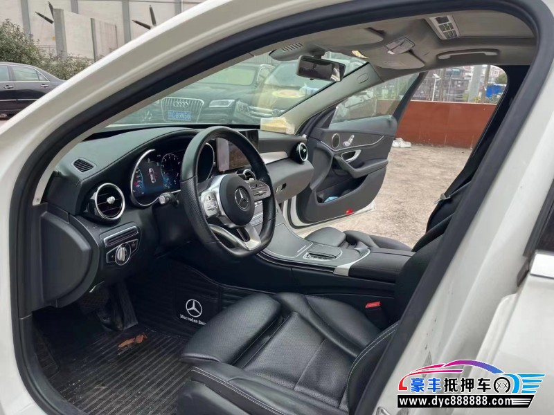 19年奔驰C级轿车抵押车出售