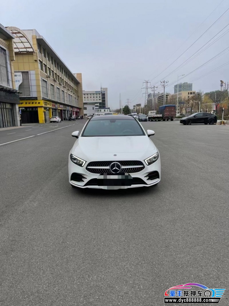 19年奔驰A轿车抵押车出售