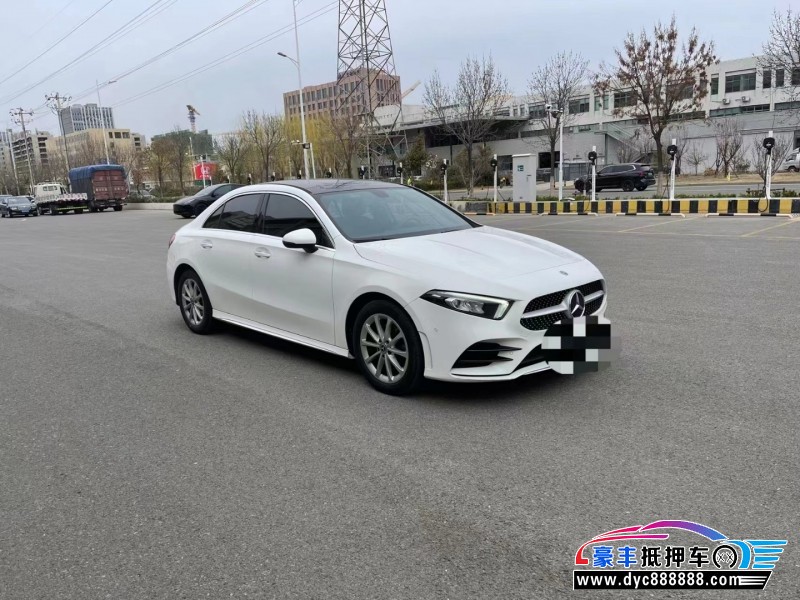 19年奔驰A轿车抵押车出售