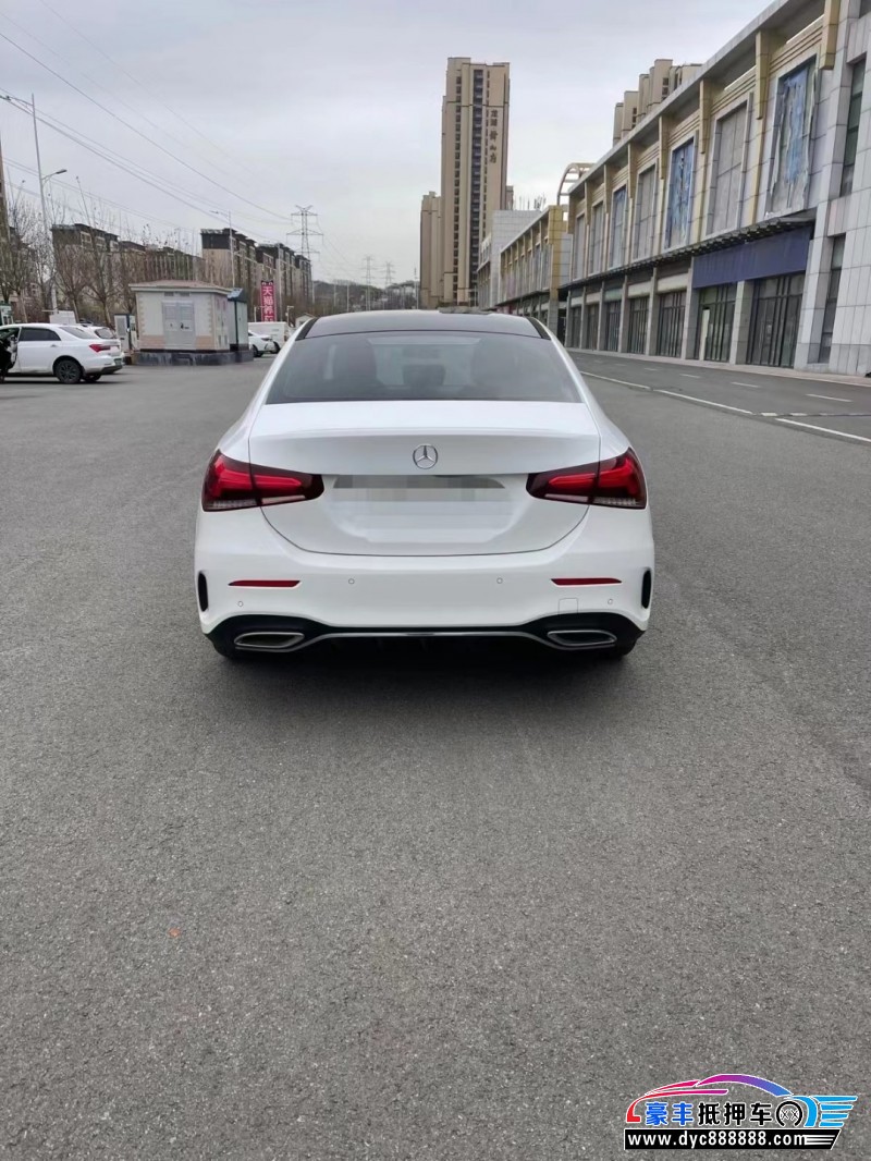 19年奔驰A轿车抵押车出售