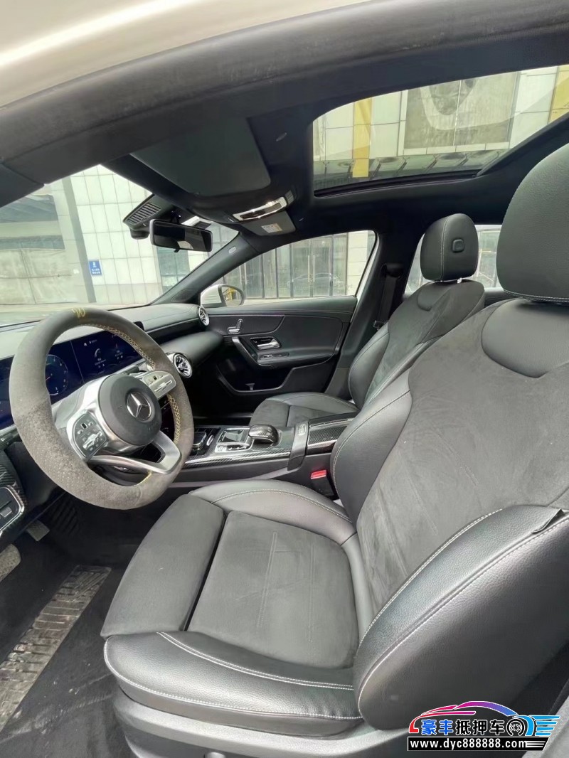 19年奔驰A轿车抵押车出售