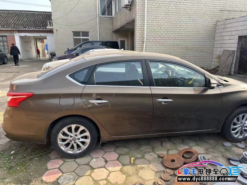 16年日产轩逸轿车抵押车出售