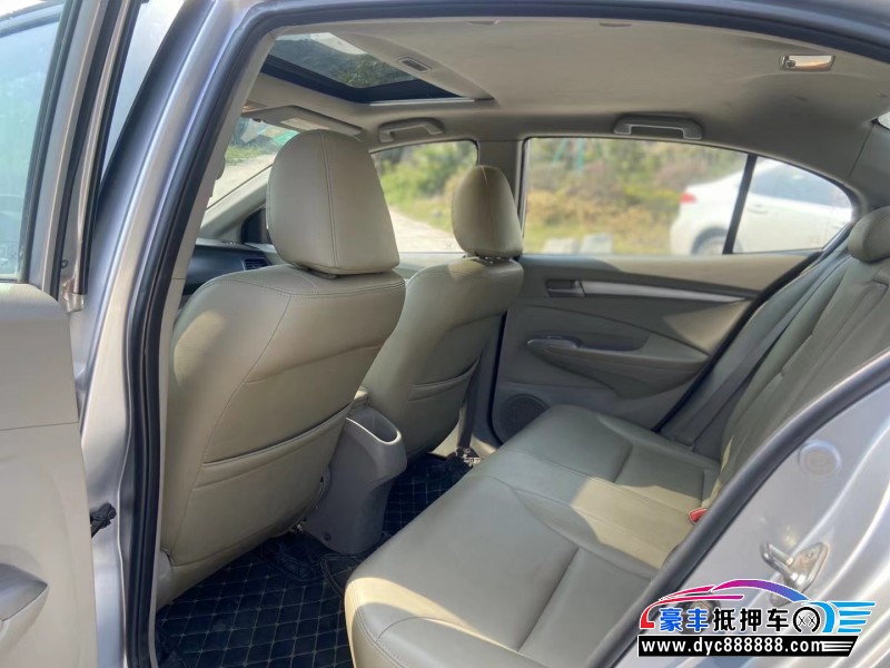 11年本田锋范轿车抵押车出售