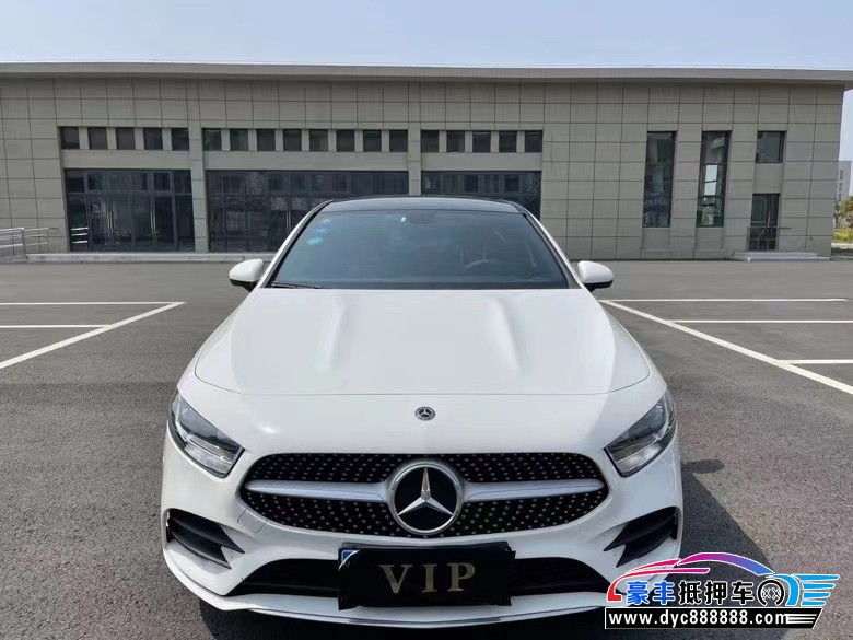 19年奔驰A轿车抵押车出售