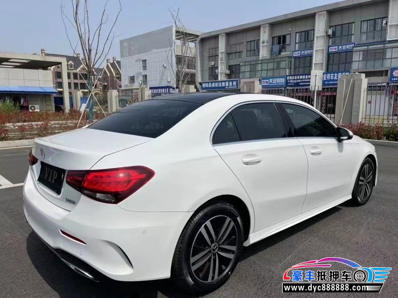 19年奔驰A轿车抵押车出售