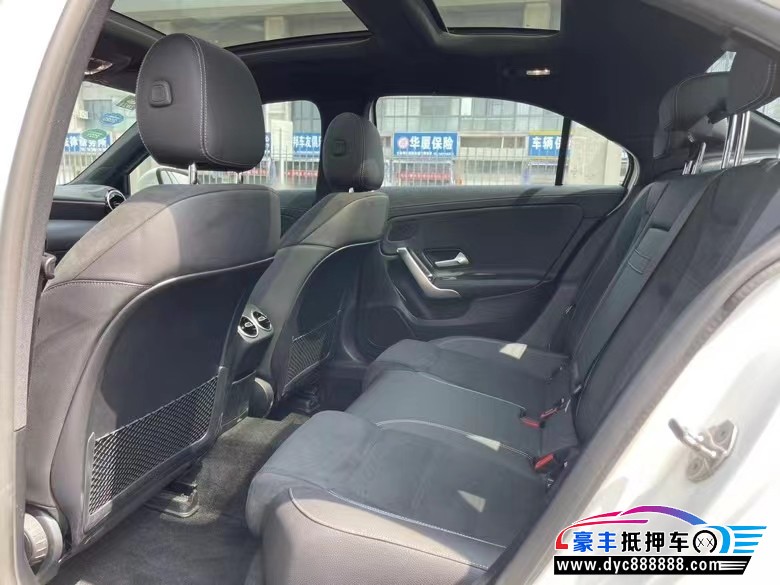 19年奔驰A轿车抵押车出售