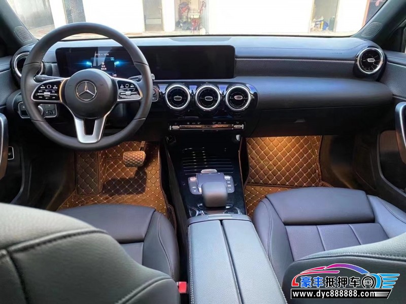 21年奔驰A轿车抵押车出售