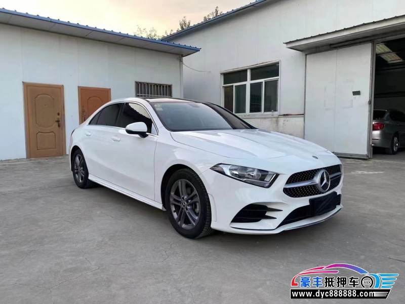 21年奔驰A轿车抵押车出售