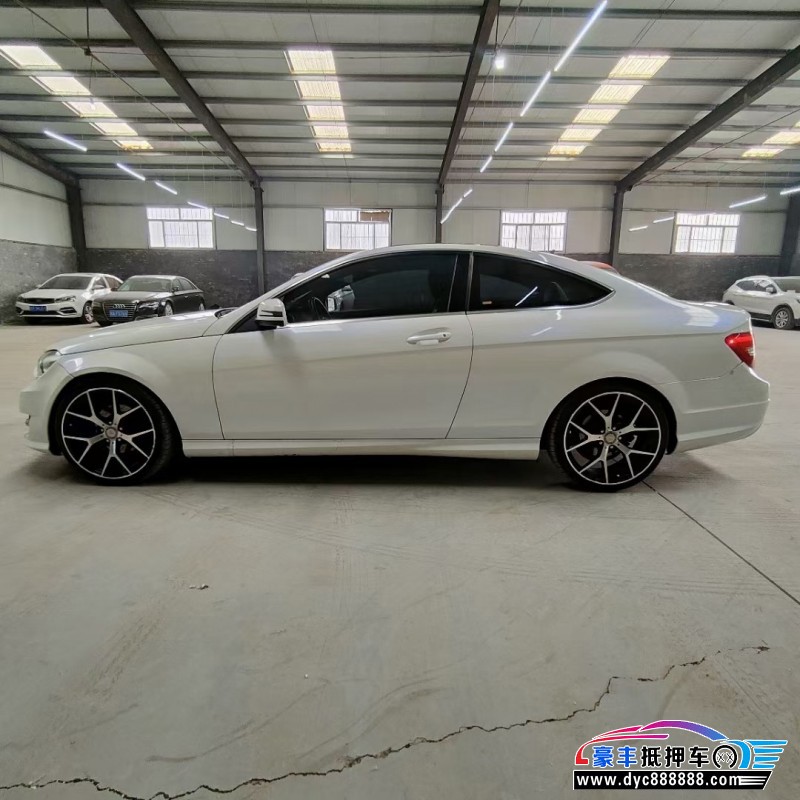 13年奔驰C轿车抵押车出售