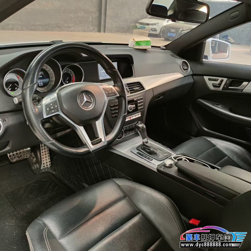 13年奔驰C轿车抵押车出售