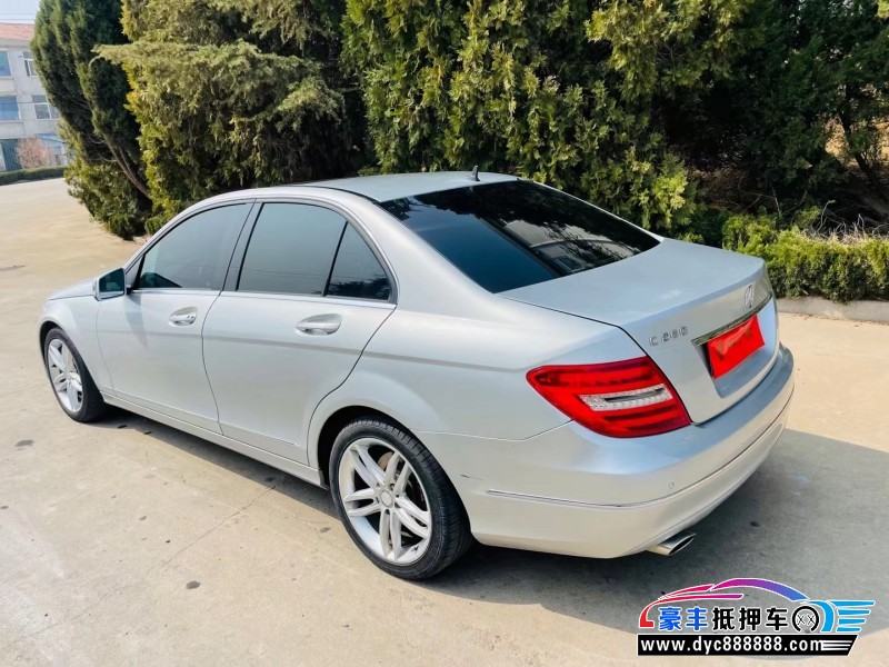 13年奔驰C轿车抵押车出售