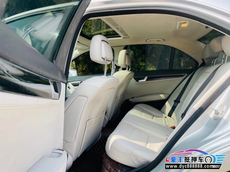 13年奔驰C轿车抵押车出售