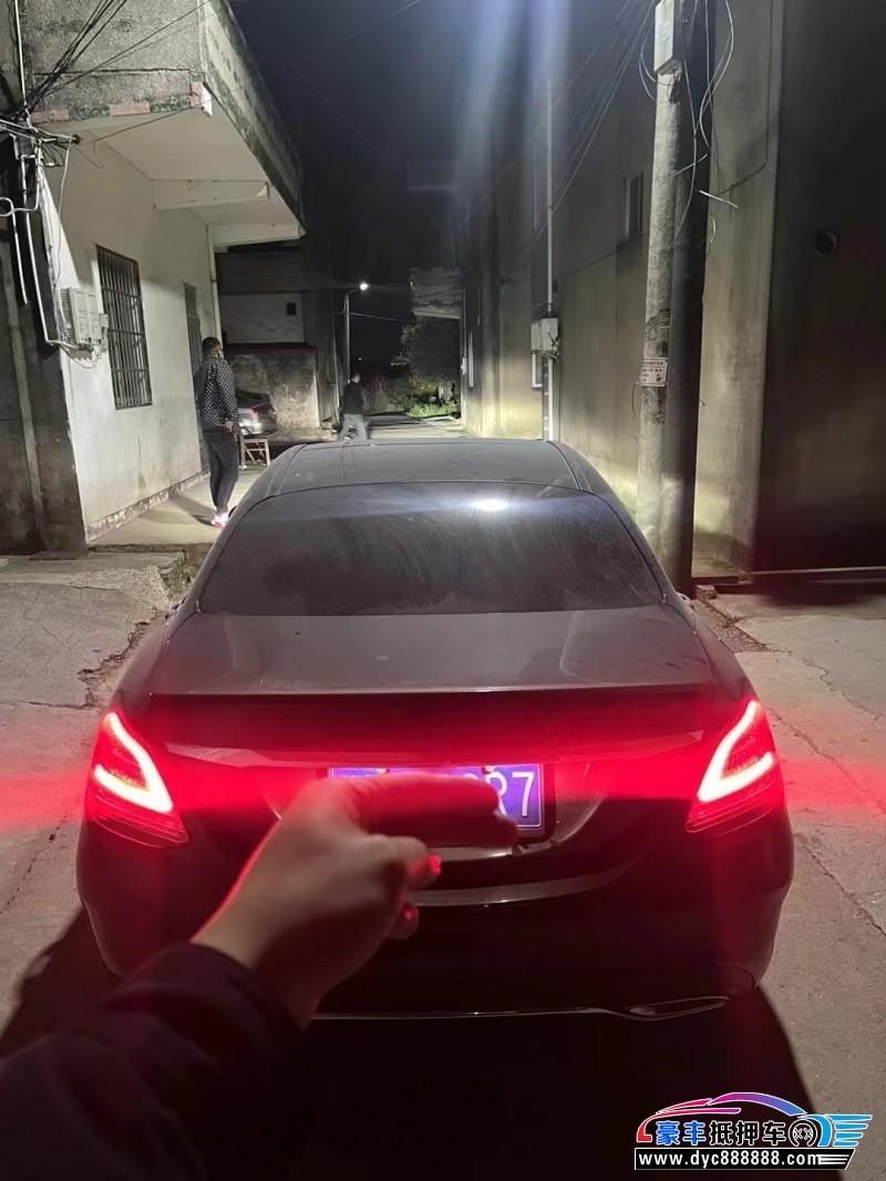 21年奔驰C轿车抵押车出售