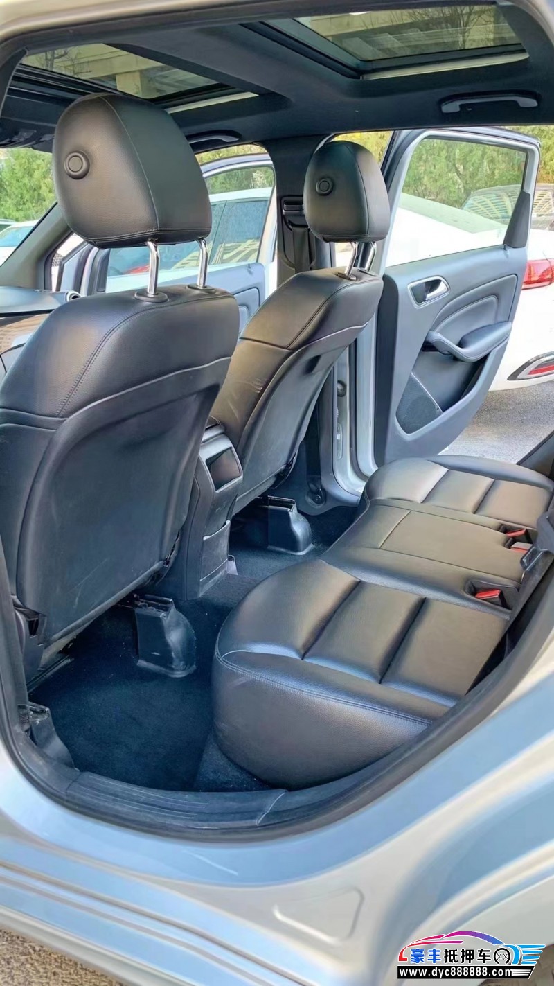 13年奔驰B级轿车抵押车出售