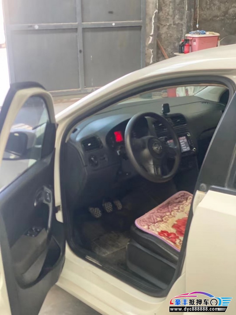 13年大众polo轿车抵押车出售