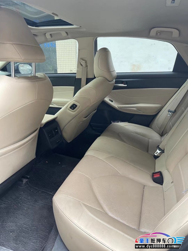 20年丰田亚洲龙轿车抵押车出售