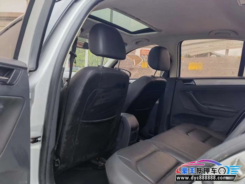 14年大众宝来轿车抵押车出售