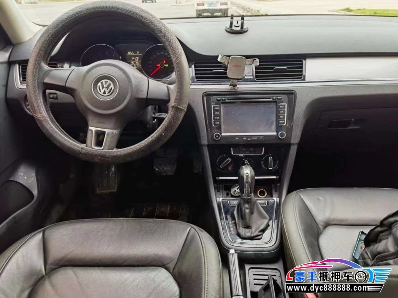 14年大众宝来轿车抵押车出售