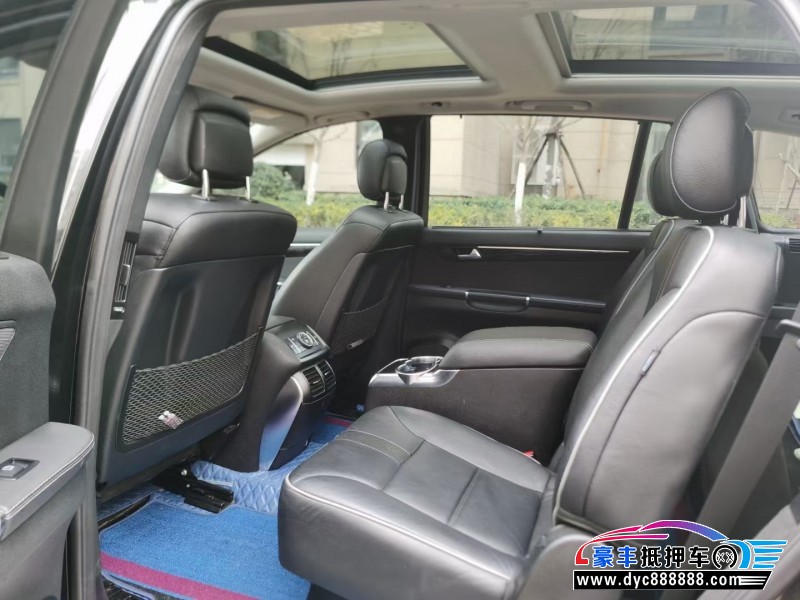 15年奔驰R级轿车抵押车出售