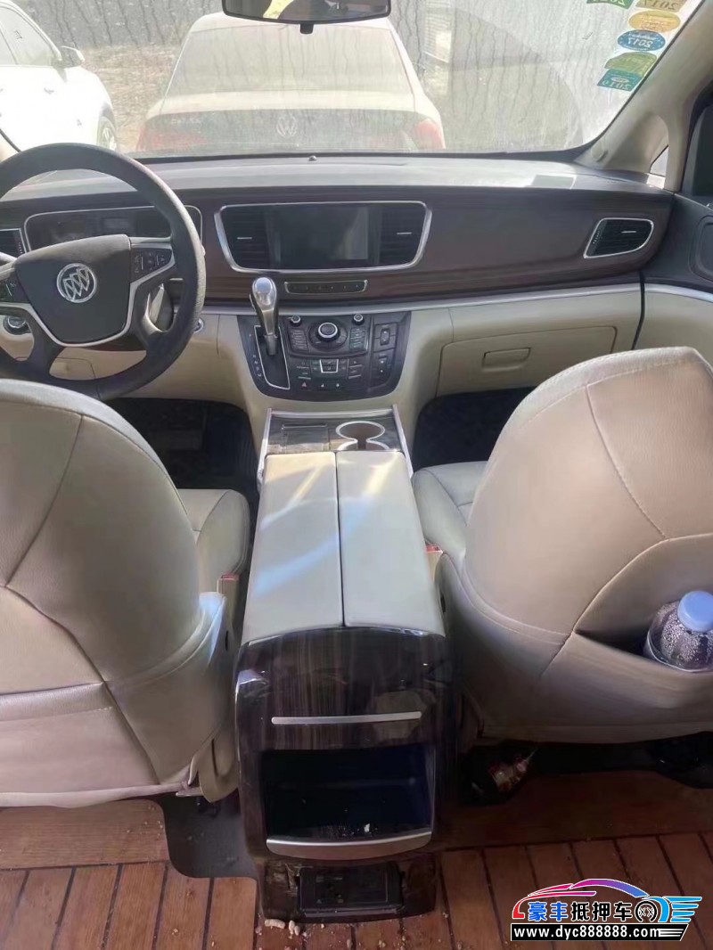 15年别克GL8轿车抵押车出售