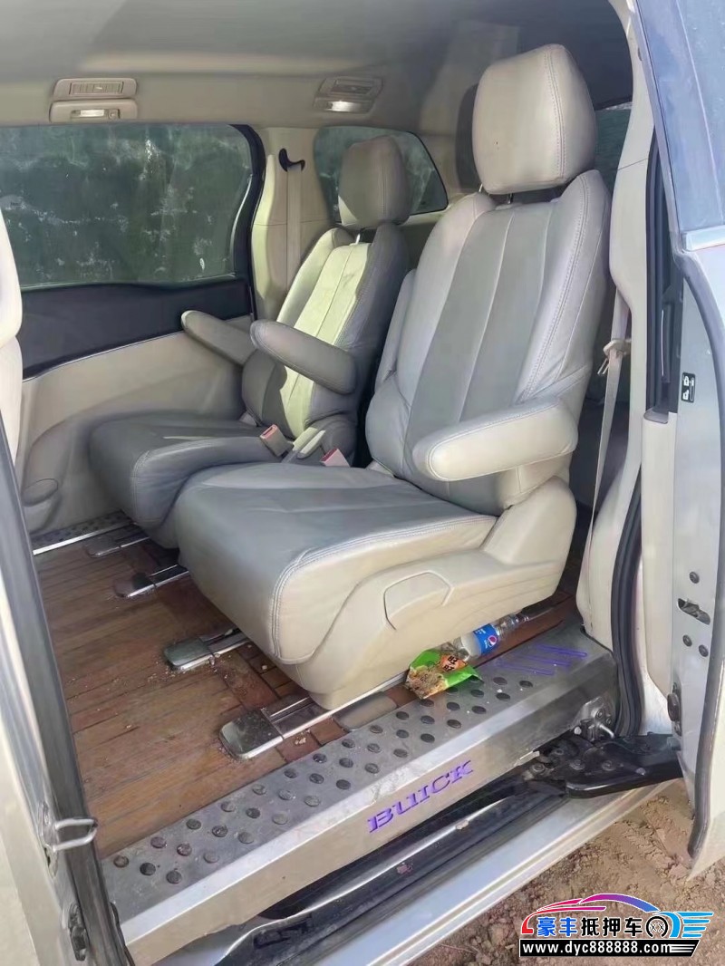 15年别克GL8轿车抵押车出售