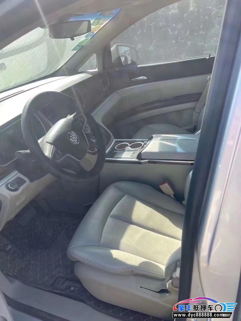 15年别克GL8轿车抵押车出售