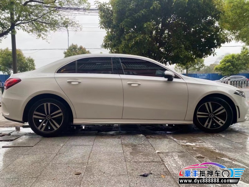 20年奔驰A轿车抵押车出售