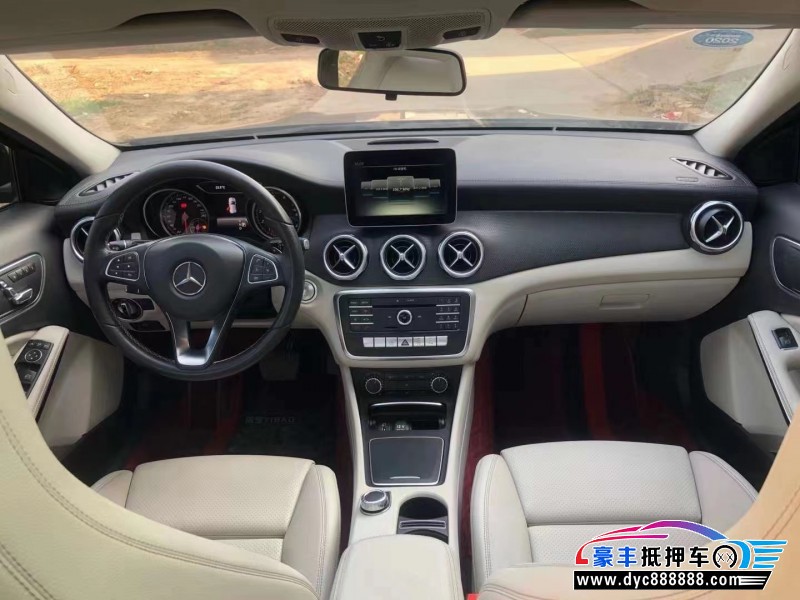 17年奔驰GLA轿车抵押车出售