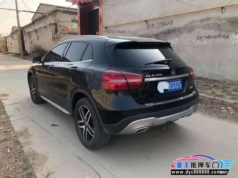 17年奔驰GLA轿车抵押车出售