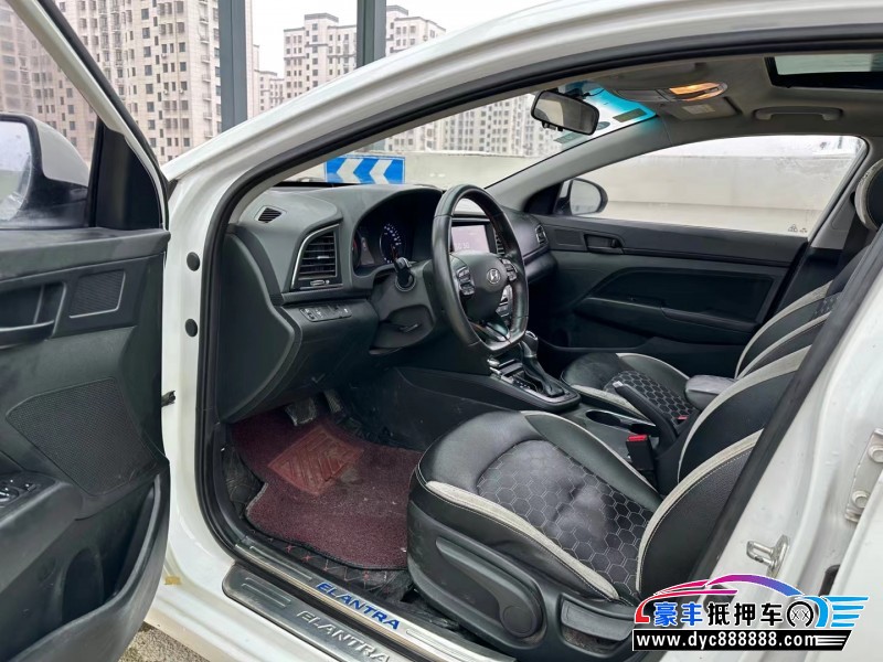 16年现代领动轿车抵押车出售